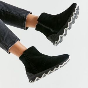 Sorel Women's Kinetic Black Short Booties - New in Box